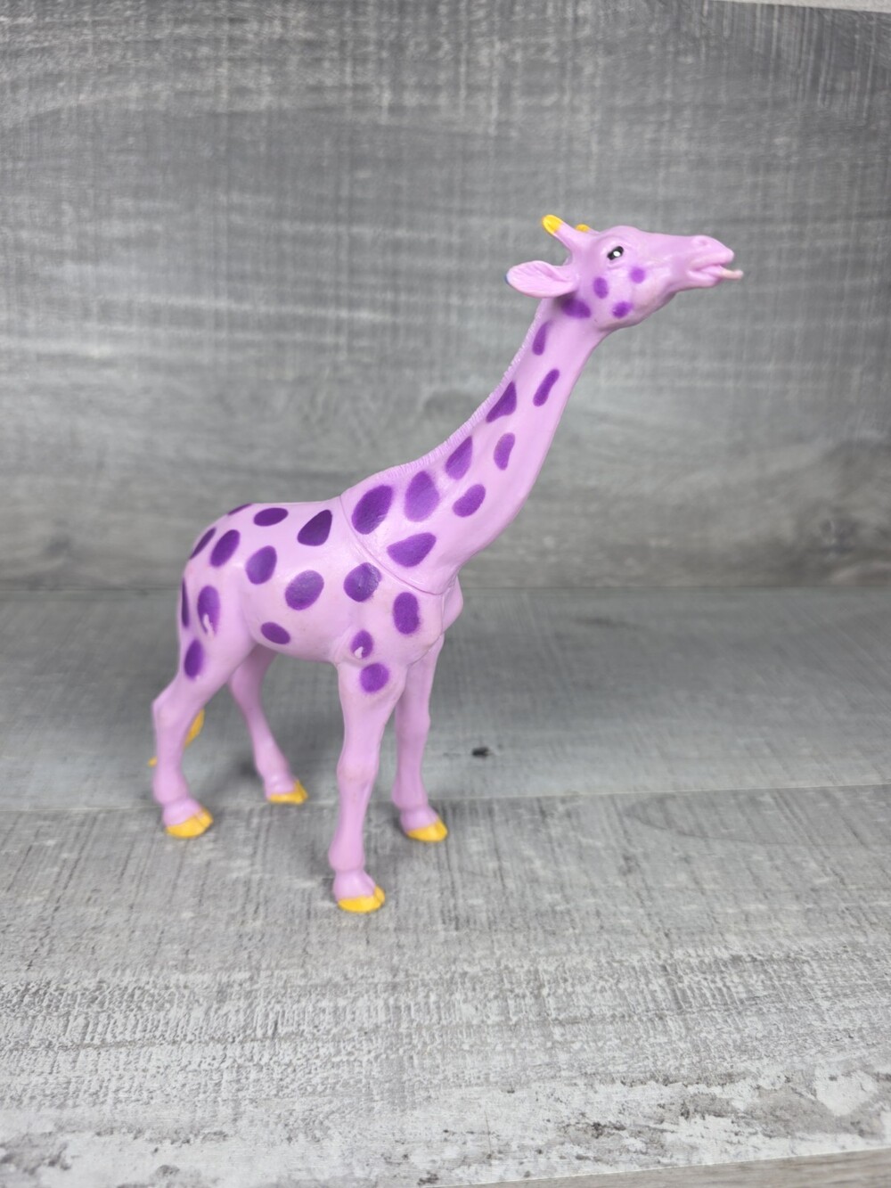 Purple Giraffe Wildlife Plastic Figurine Pretend Play Zoo Toy Safari 6” g74a